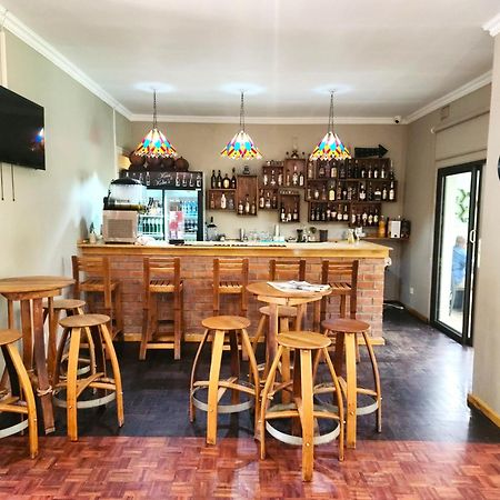 Mijn Kitchen Coffee Shop And B&B Μπλαντάιρ Εξωτερικό φωτογραφία